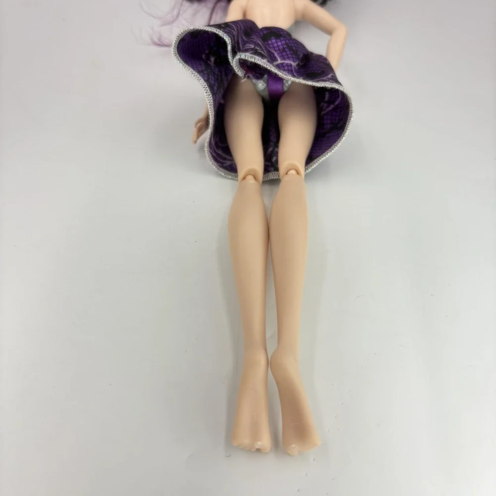 Mattel Ever After High Raven Queen Fashion Doll Purple Hair Silver‎ Dress 2015